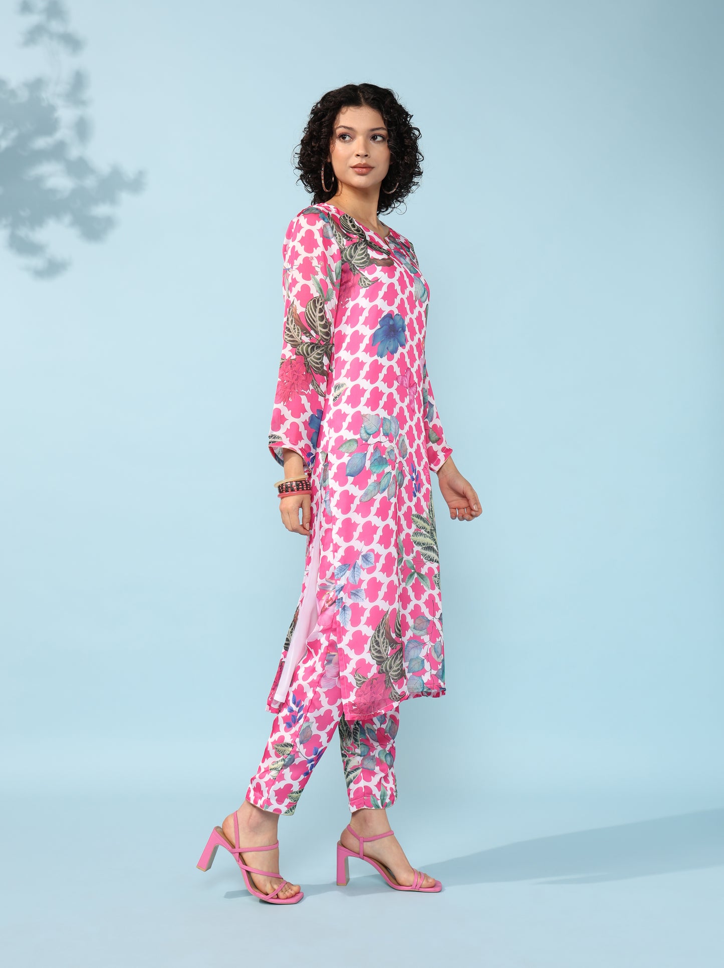 Pink floral Georgette suit with organza dupatta set of 3