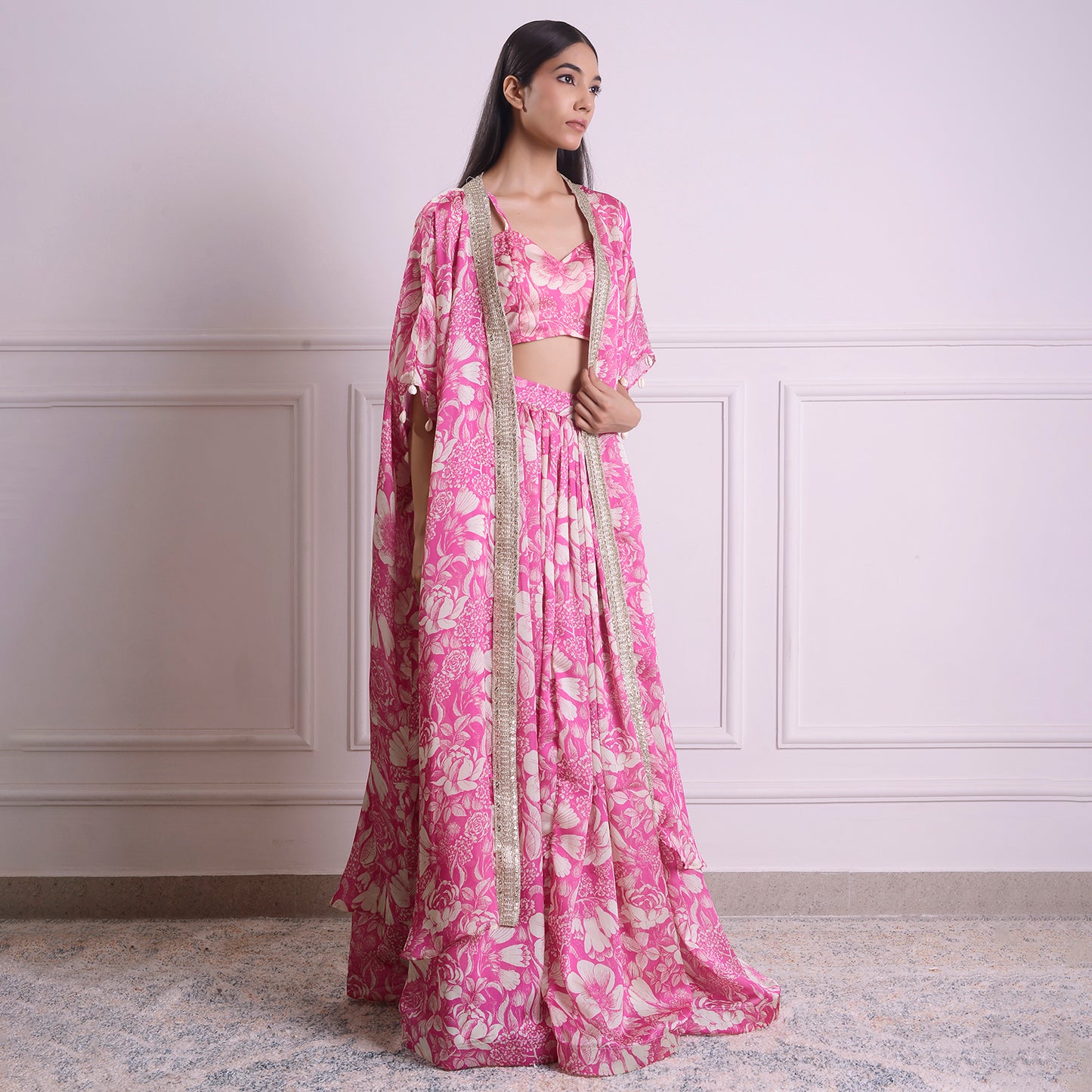 HOK ENSEMBLE Goergette satin skirt with long cape and blouse