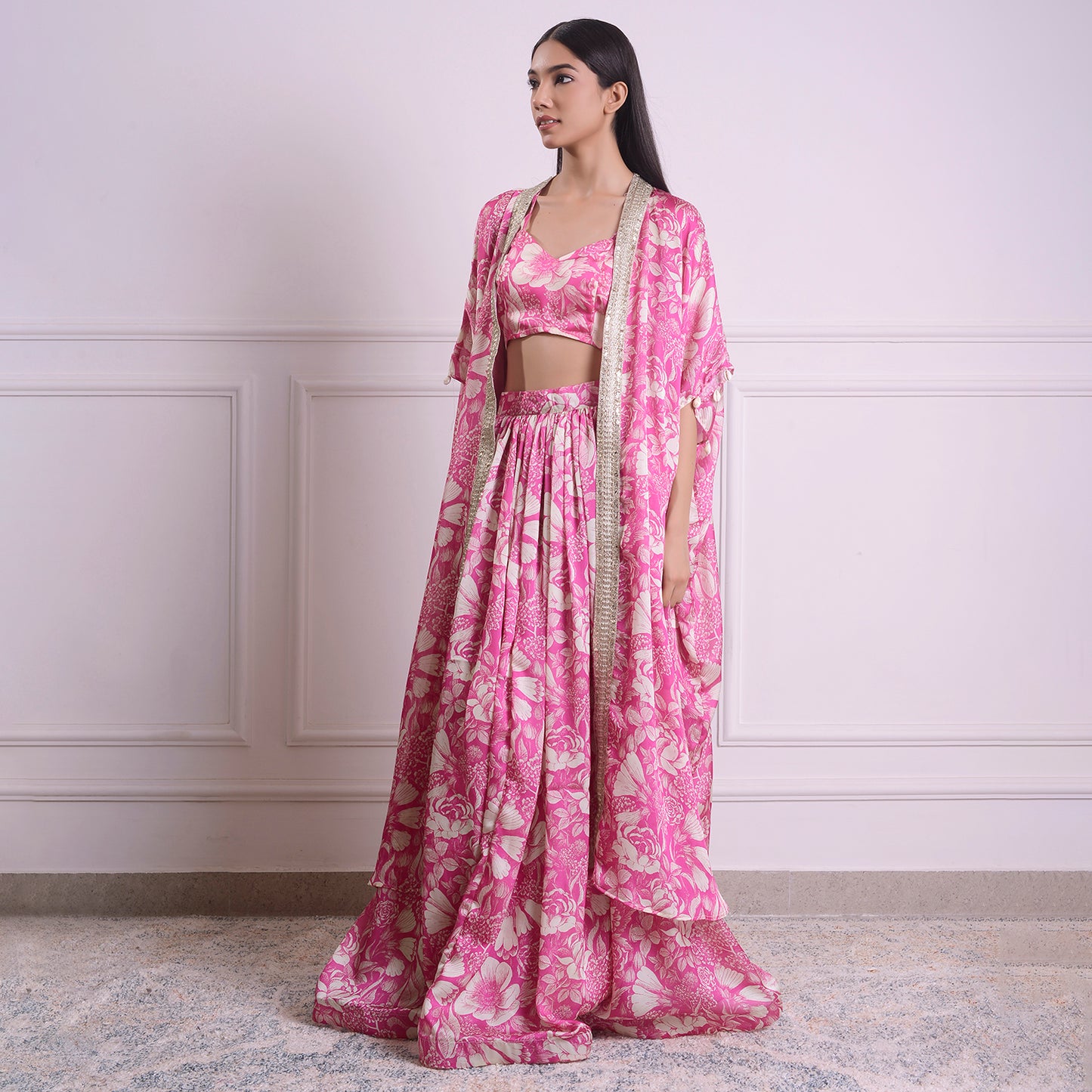 HOK ENSEMBLE Goergette satin skirt with long cape and blouse
